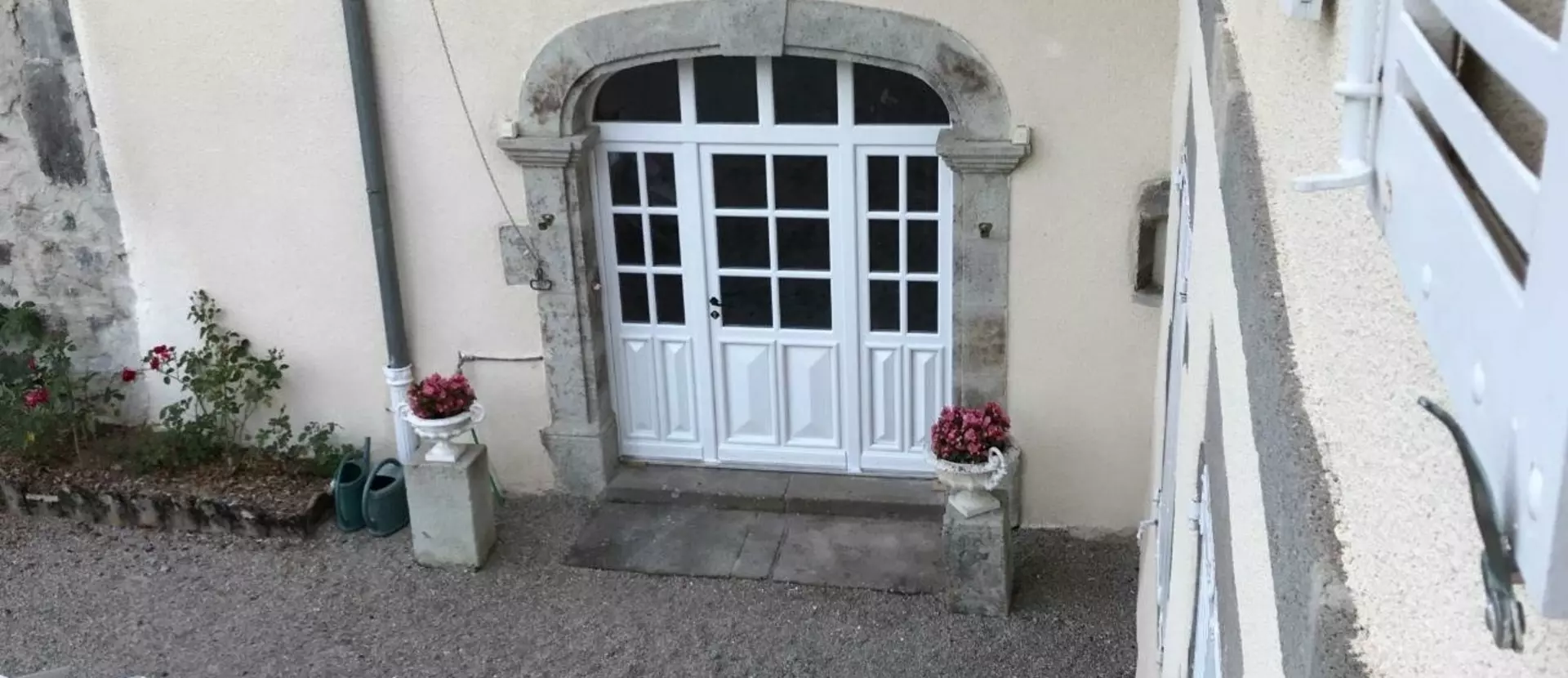 Porte d'entrée en bois massif sur mesure