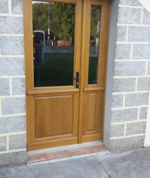 photo d'une porte en bois