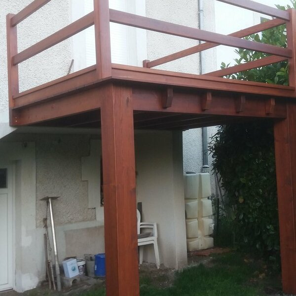 Fabrication et pose d'une terrasse en bois exotique, ainsi que des gardes corps. finition teintée spécial extérieur.