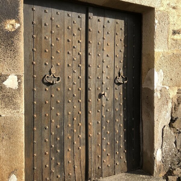 restauration d'une porte du Chateau d'Auzers . AVANT /APRES